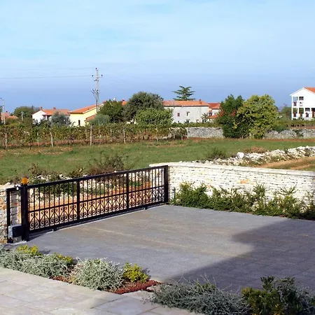 Family Friendly House With A Swimming Pool Kanfanar, Central Istria - Sredisnja Istra - 7330 Kanfanar
