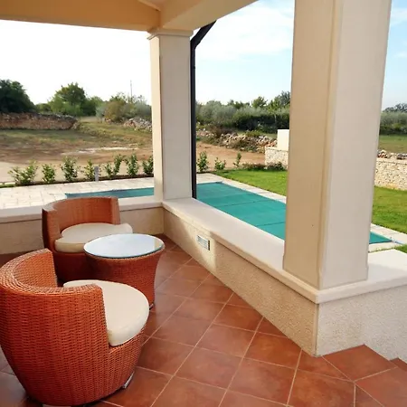 Ferienhaus Family Friendly House With A Swimming Pool Kanfanar, Central Istria - Sredisnja Istra - 7330 Kanfanar